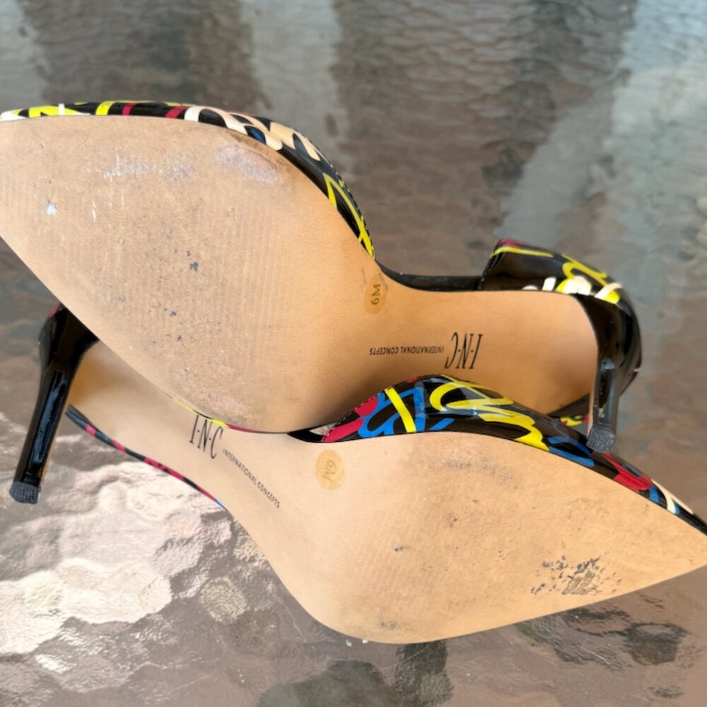 INC Interational Concepts Graffiti Print Stiletto Pumps (Size 6M) - Picture 3 of 3
